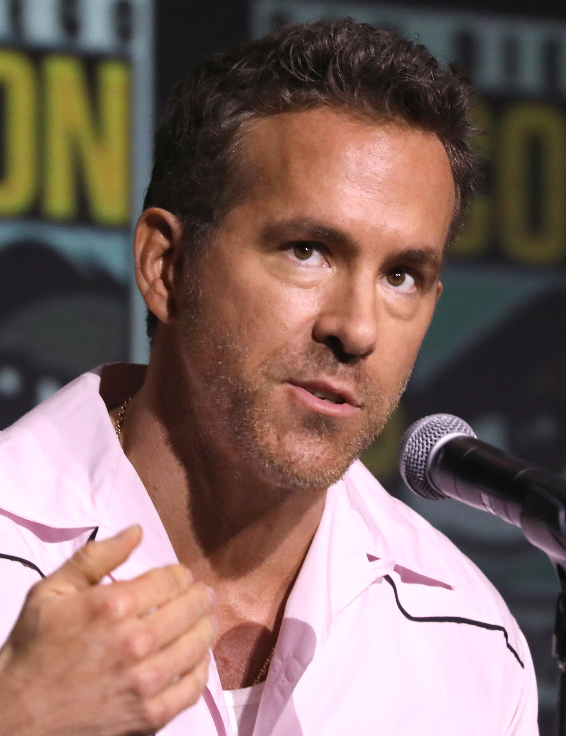 Ryan Reynolds parla al San Diego Comic-Con il 25 luglio 2024. Foto di Gage Skidmore. Ritratto a un evento, non una scena di Mayday. Nessuna modifica.