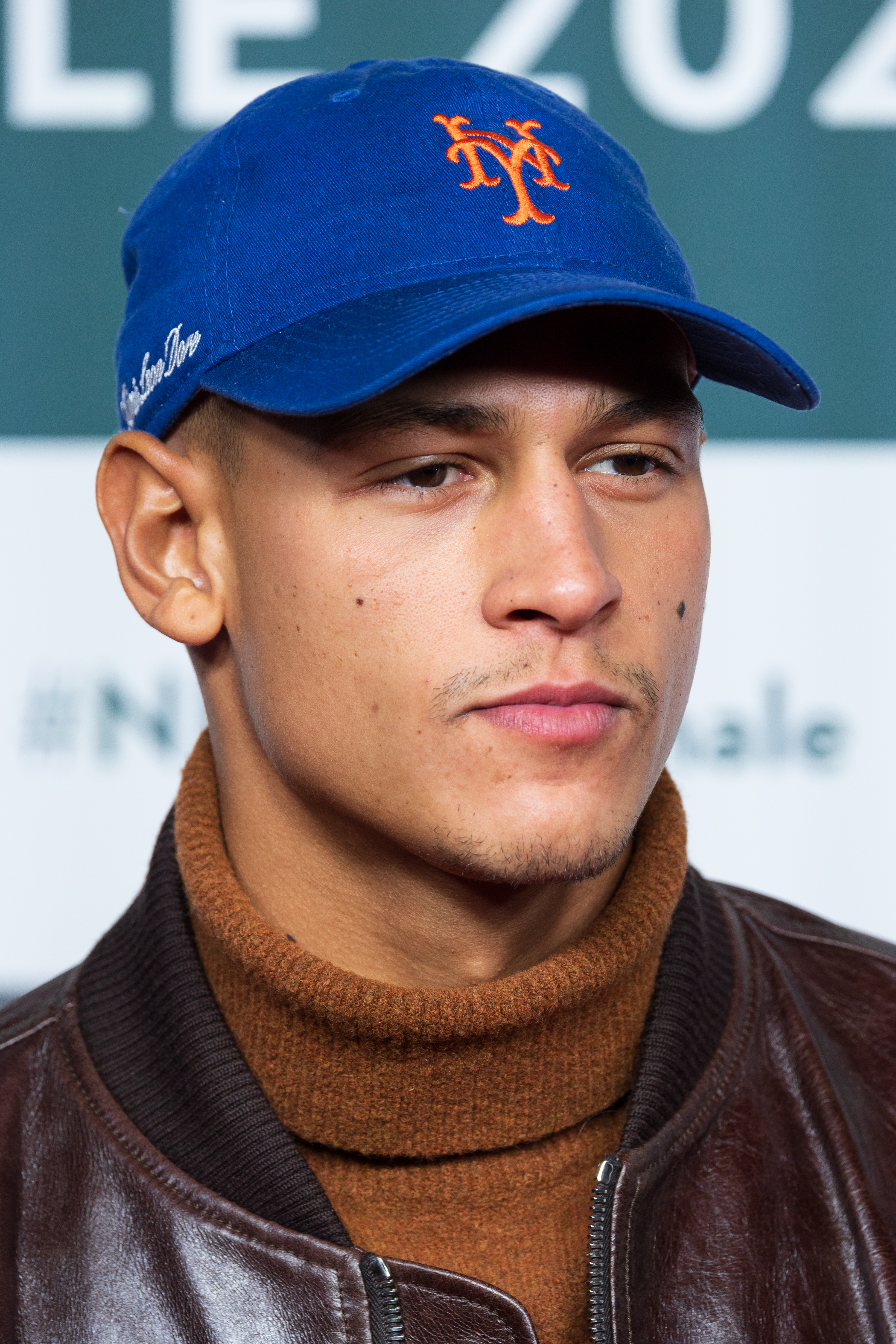 Emilio Sakraya beim NRW-Berlinale-Empfang am 19. Februar 2023 als Mitglied des Rheingold-Casts. Das Foto ist kein Filmbild, keine Xatar-Aufnahme und kein Netflix-Ereignis von 2026. Martin Kraft / Wikimedia Commons, CC BY-SA 4.0; Datei unverändert.