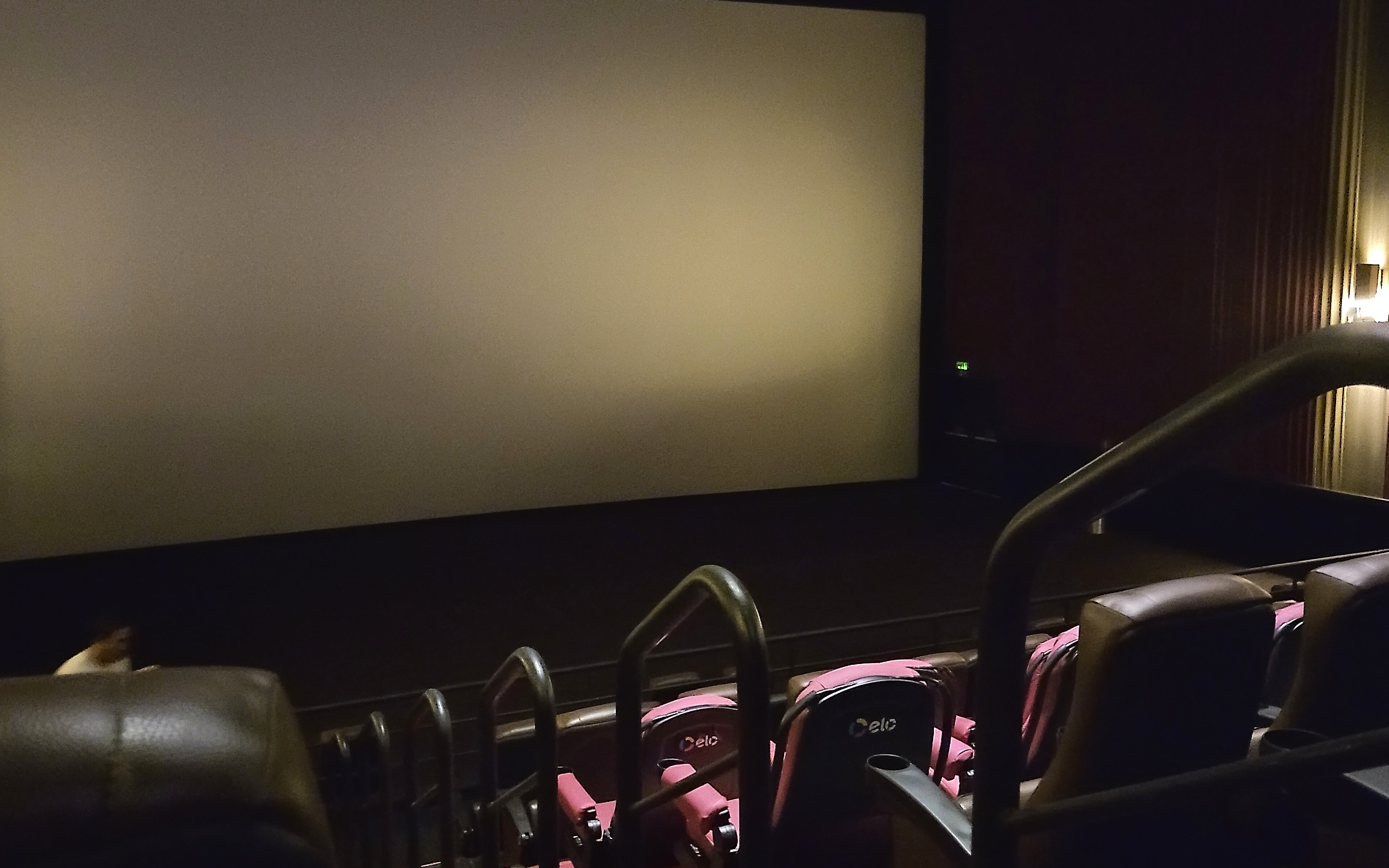 Sala 5 XD do Cinemark Salvador Shopping em 27 de maio de 2026. Foto de contexto, não registro da campanha ou de uma sessão em 10 de setembro. Foto: Amancio do Compromisso / Wikimedia Commons, CC BY-SA 4.0; recortada e ajustada em brilho, contraste, cor e nitidez.